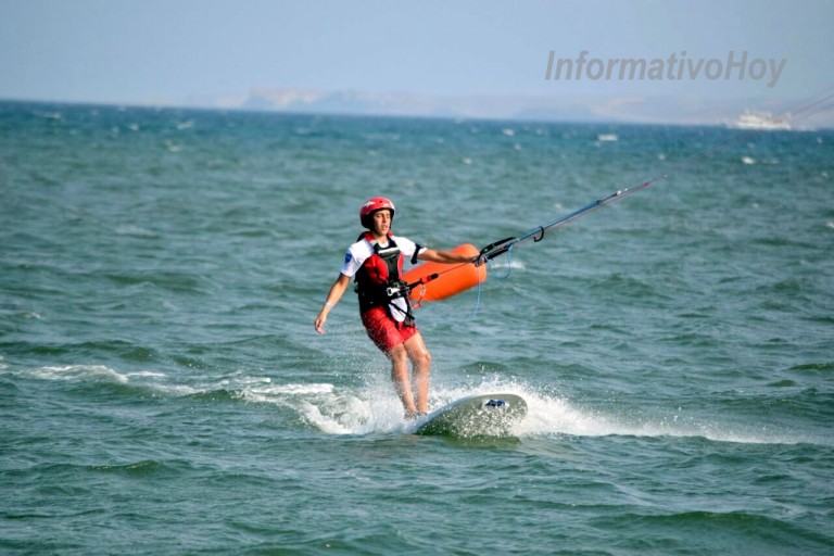 Triunfo de Juan Dowbley en la primera fecha del Argentino de Kitesurf