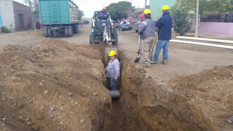 CONTINÚA OBRA DE CLOACAS EN SAN ANTONIO