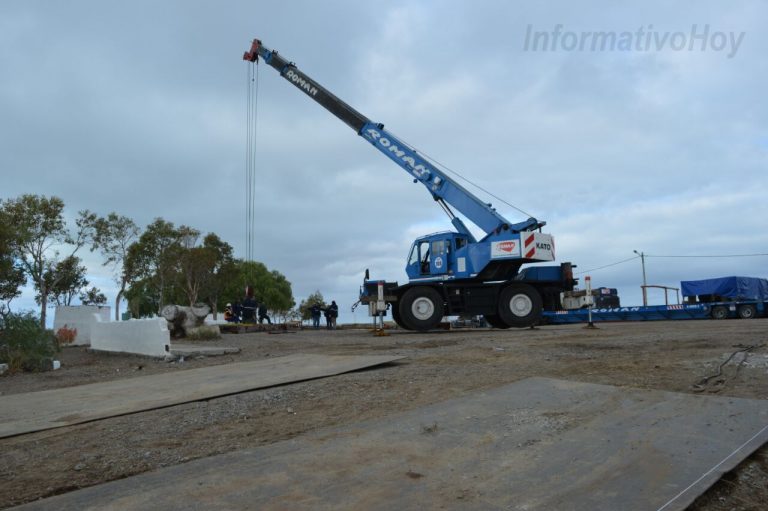 Comienzan los preparativos para  desarmar el Catamarán Gran Victoria para trasladarlo a Bariloche