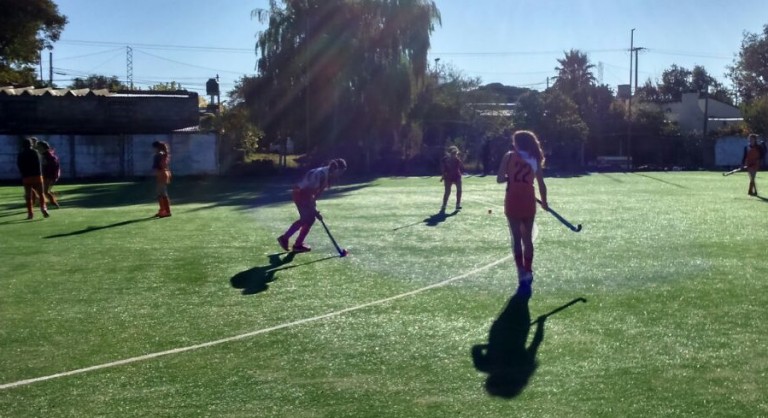 El hokey grutense inició su participación en la Asociación de la Comarca