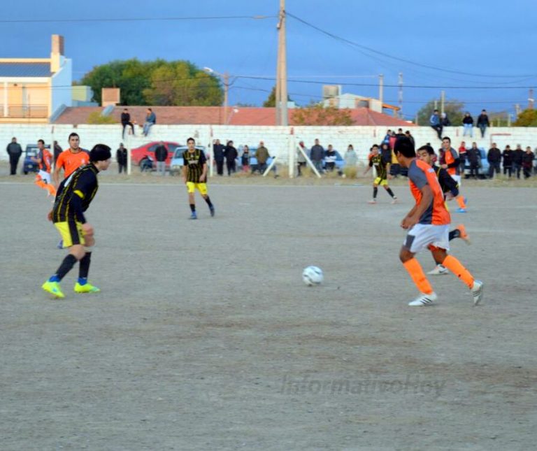 Independiente quedó solo en la punta en una tarde llena de goles