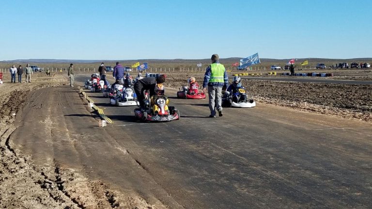 Karting en Valcheta: los motores vibraron en el portal de la línea sur