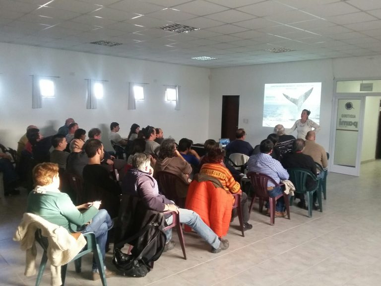 Se realizó en Las Grutas el taller sobre conservación de la Ballena Franca Austral