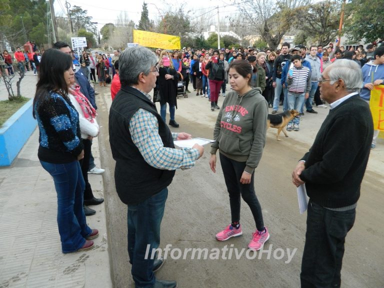 Valcheta marchó para pedir por la aparición de Ricardo José Codina