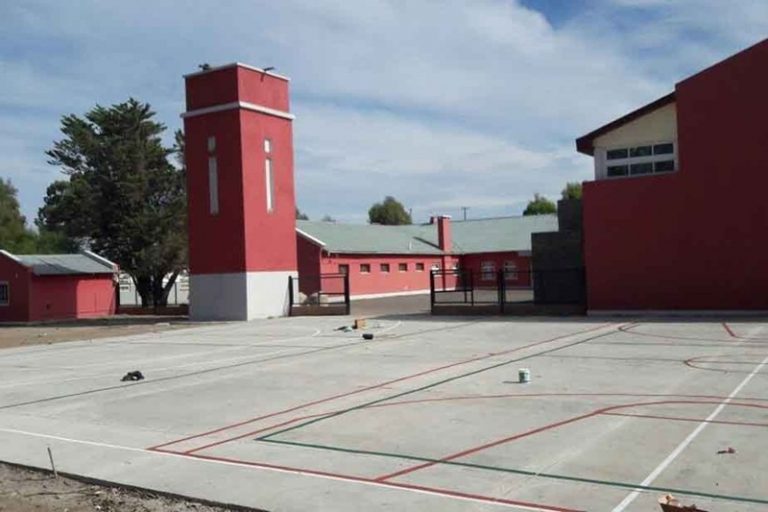 Se licitó la iluminación del playón deportivo de la Escuela 179 de San Antonio Oeste