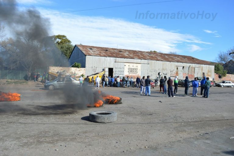 Sigue la tensión: trabajadores de Calme-Río Salado bloquearon el muelle de San Antonio Oeste