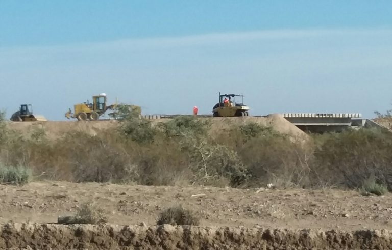 Retomaron las obras de acceso y trabajan sobre el futuro puente