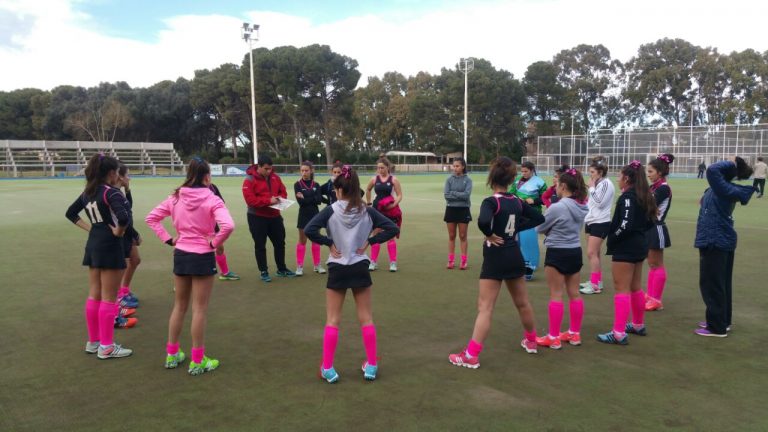 Se presenta el Seleccionado Rionegrino de Hockey con jugadoras de SAO y Las Grutas