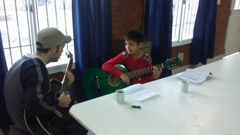 Actividades culturales y sociales en la Unidad Básica.