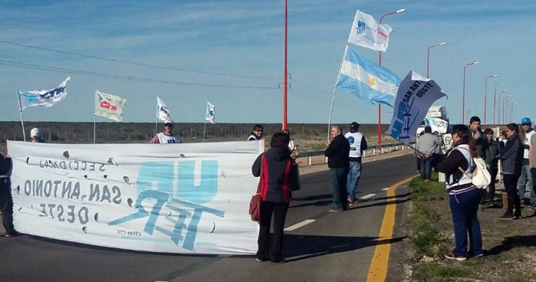 Paro Nacional: UnTER de San Antonio Oeste se manifestó en intersección de RN 3 y 23