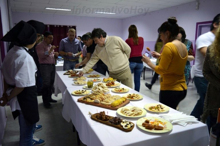 Se realizó el tercer encuentro de degustación de vinos a beneficio del CET32