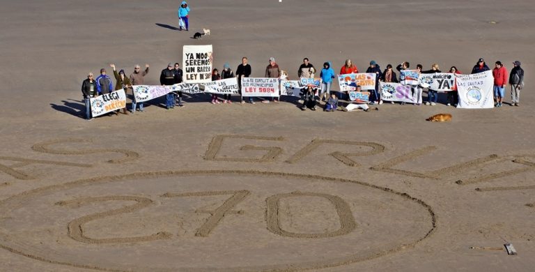 Municipalizadores manifestaron en la playa grutense