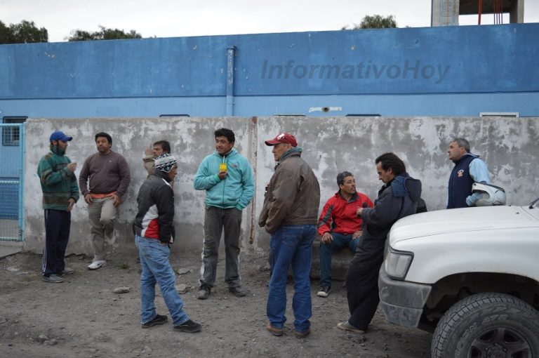 Un barco artesanal estuvo en peligro de hundirse por el arrastre de un buque pesquero de altura