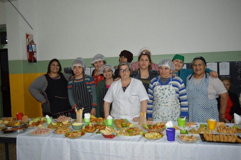 Taller de Escuela Primaria Nocturna presentó elaboración de alimentos con frutos de mar