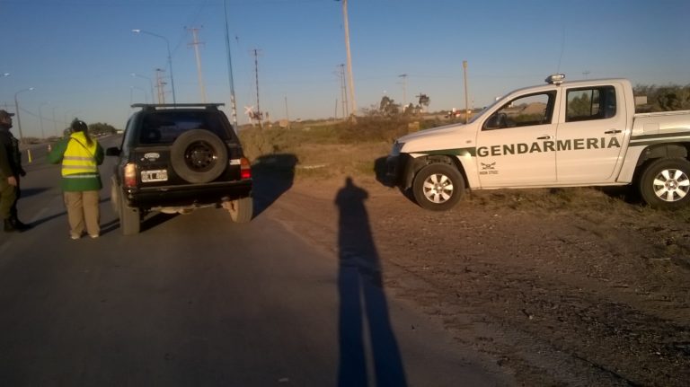 Gendarmería y Municipalidad con exhaustivos controles vehiculares en accesos a Las Grutas y San Antonio