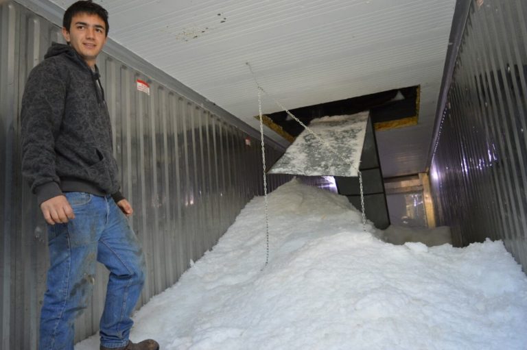 Inauguraron oficialmente la máquina de hielo de la empresa San Salvador SRL