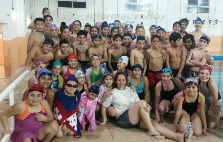 Mini Torneo de Natación de 12-13 y 10-11 años en el Natatorio Municipal