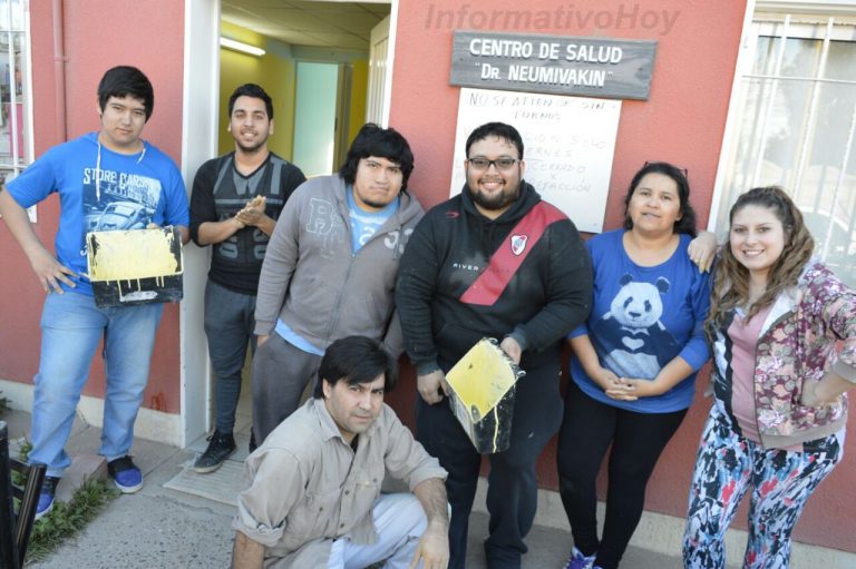 Solidaridad de alumnos terciarios: pintan el Centro de Salud de las 150 viviendas