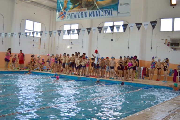 Se realizó encuentro deportivo en el natatorio municipal