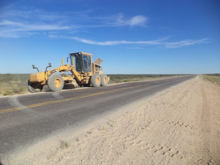 Vialidad Rionegrina acondiciona la ruta 2, entre San Antonio y El Solito