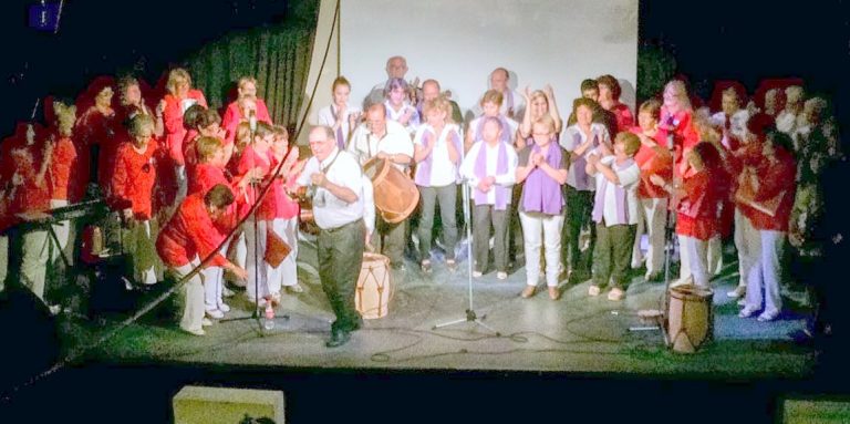 Intenso recital del Coro Arco Iris en Las Grutas