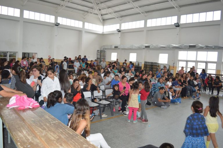 La escuela Nº 365 realizo la muestra anual de talleres “Expolandia”