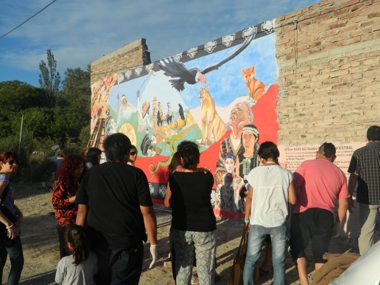 Quedó inaugurado el mural “Un relato ancestral” en el barrio Pumayén de Las Grutas