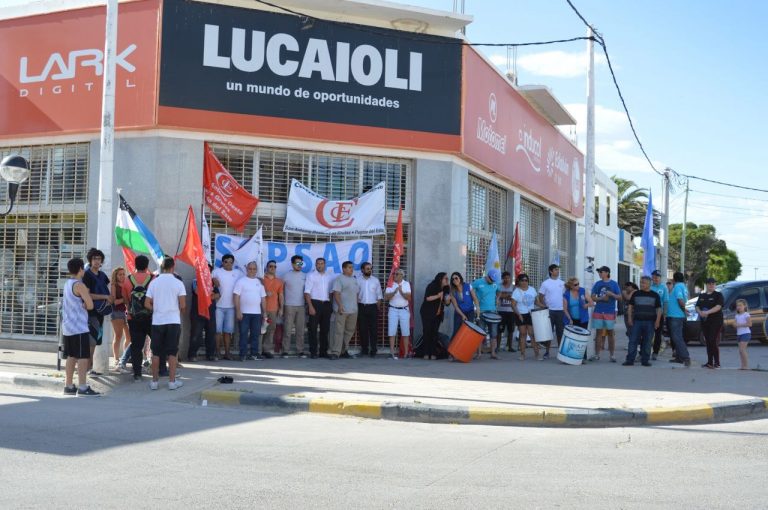 Sindicato de Empleados de Comercio manifestaron en apoyo a los trabajadores de Lucaioli en San Antonio Oeste