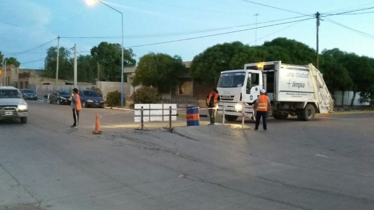 Importante rotura del asfalto en esquina de San Martín y Rivadavia