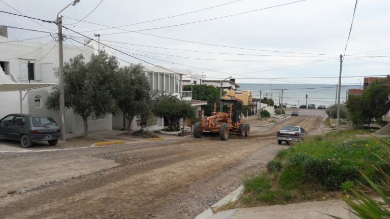 Trabajos de vialidad municipal en Las Grutas