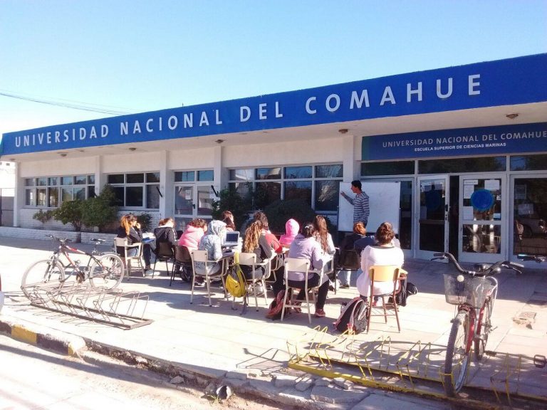 Jornada de protesta educativa: en la UNCo de SAO realizaron clases públicas