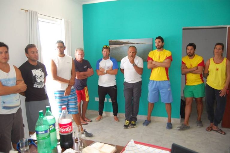 Ojeda realizó un reconocimiento a los guardavidas que salvaron la vida de cuatro jóvenes