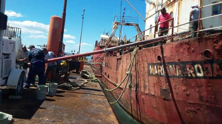El buque “Mariana Rojamar” por ahora a flote