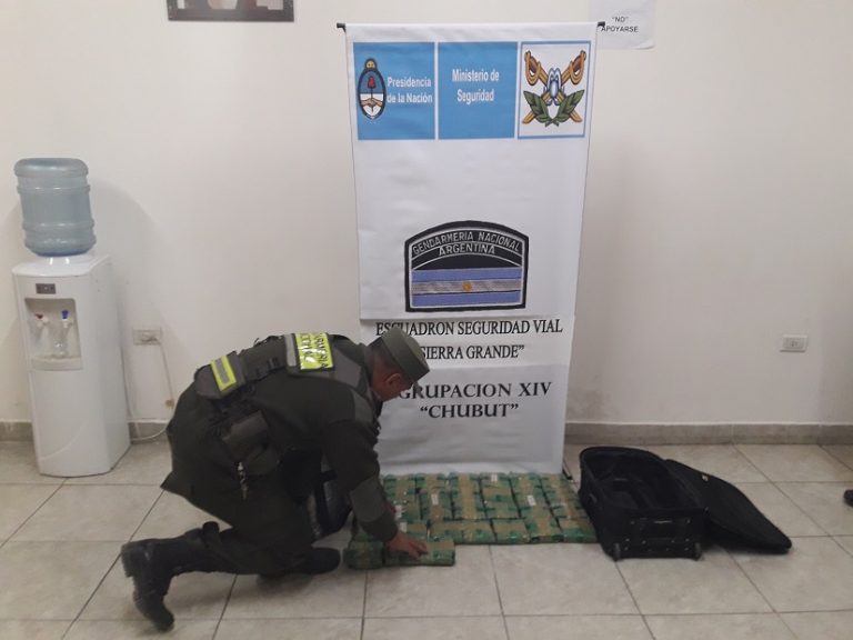 Secuestran casi ocho kilos de coca de un chofer de omnibus