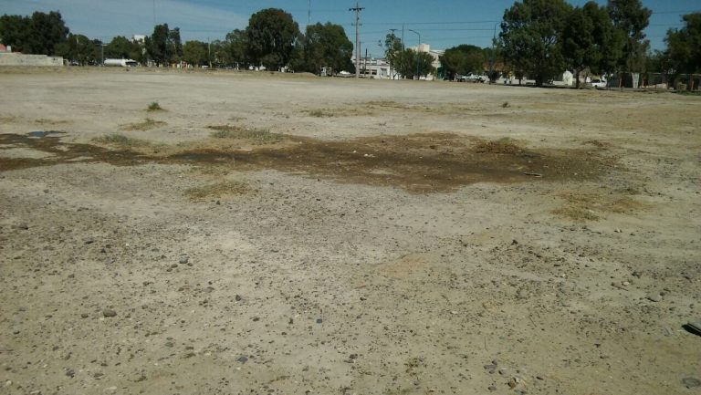Se fue el circo, quitaron los baños químicos y tiraron los desechos en el mismo lugar