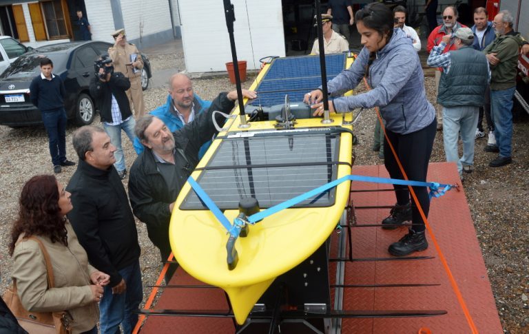 Desde el Puerto de SAE lanzaron el «Wave Glider»: navegará y transmitirá datos del golfo San Matías