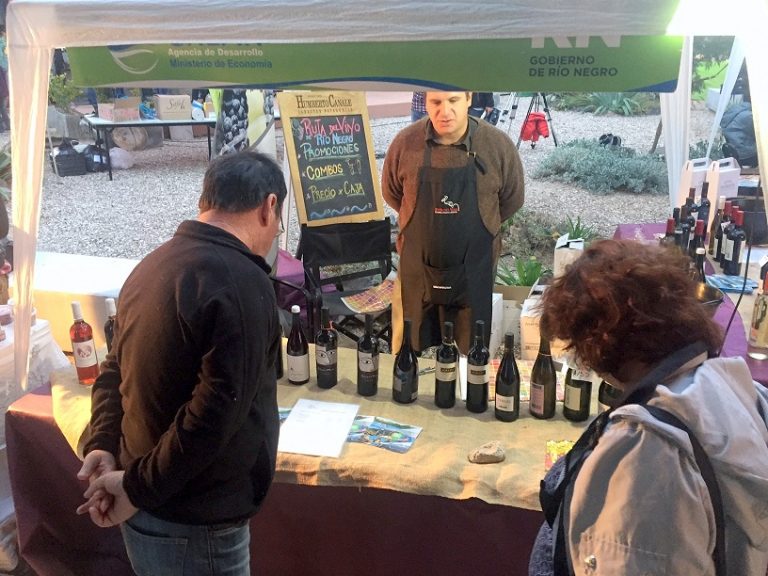 Se lleva a cabo en Las Grutas la primera edición de la «Feria Gastronómica en el Paseo»