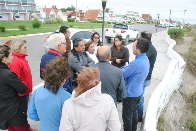 Ojeda y funcionarios se reunieron con vecinos de la Junta Vecinal del barrio Buchalaufquen