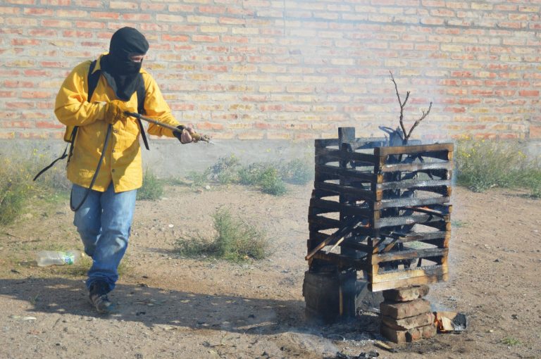 En bomberos probaron un nuevo sistema de matafuegos