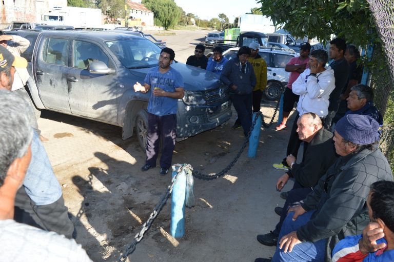 Otra vez los pescadores artesanales movilizados, denuncian que se están otorgando permisos a cualquiera