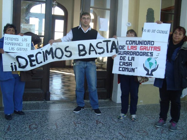Presentaron Amparo Colectivo por los desechos de langostinos