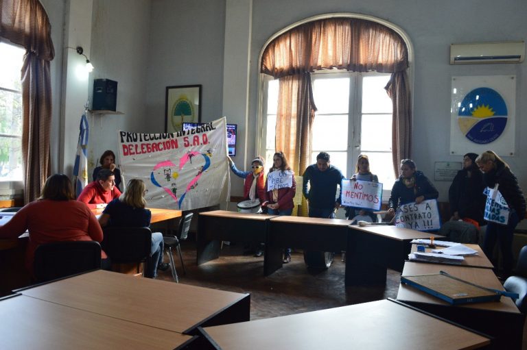 Protesta en Desarrollo Social: se movilizaron al Concejo Deliberante