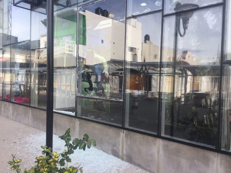 Las Grutas: roban dos locales en el shopping de la primera bajada