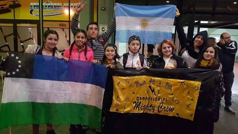 Chicos del grupo Mighty Crew de Hip Hop de SAO están viajando a Brasil