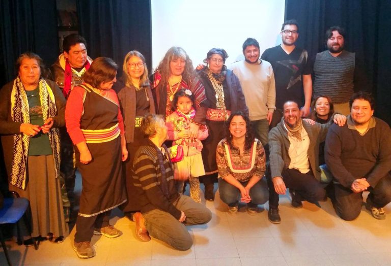 Importante marco de público en el café literario en Las Grutas
