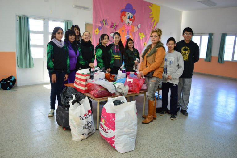 Alumnos de 7mo. de la Escuela 6 entregaron las donaciones de la campaña “Compartiendo Corazones”