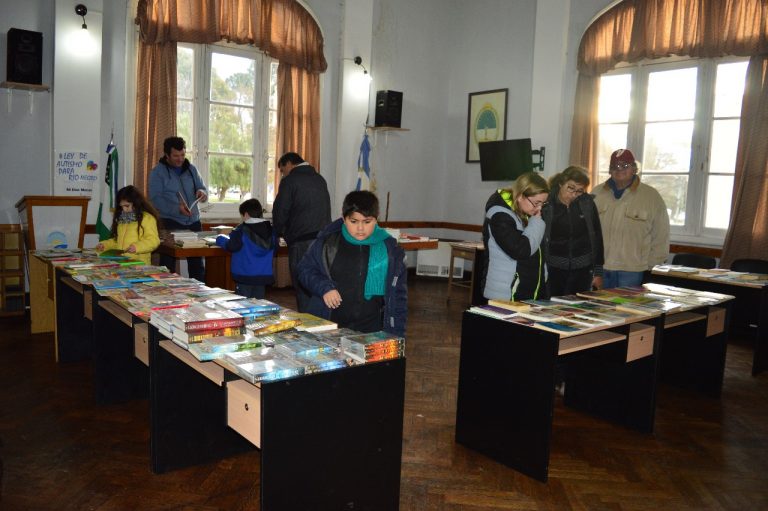 Importante venta de libros para recaudar fondos de la biblioteca popular “Quiero Aprender”