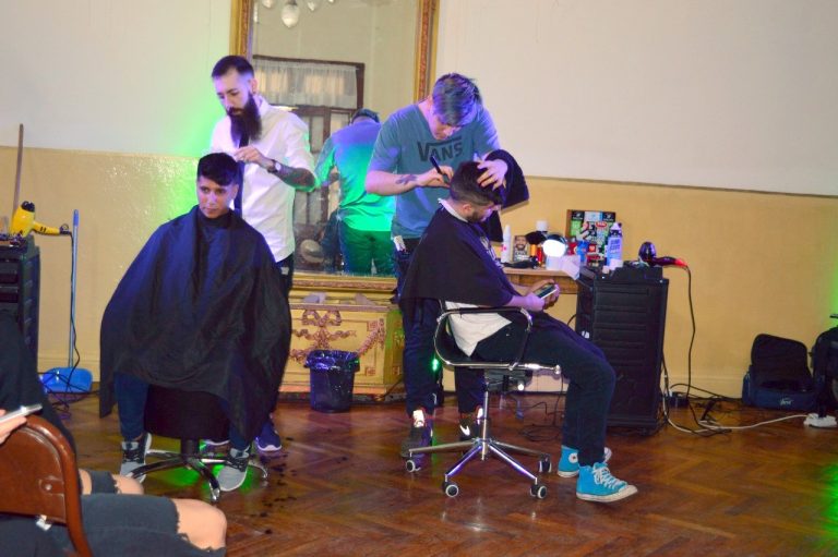 SAO: realizaron la campaña solidaria «Un Corte por un Juguete» en el salón de la Sociedad Italiana