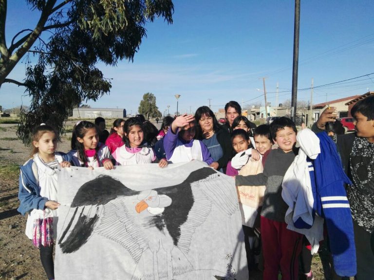 Alumnos de las escuelas 365 y 359 realizan el proyecto: “Formamos una bandada para acompañar la liberación de Cóndores”