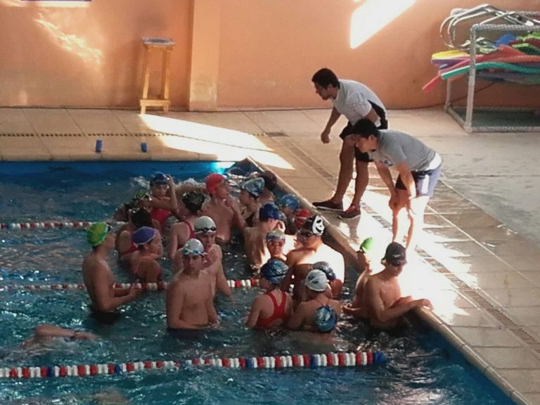 Puntajes por equipos del primer día del XV Torneo Provincial de Natación Viedma SAO